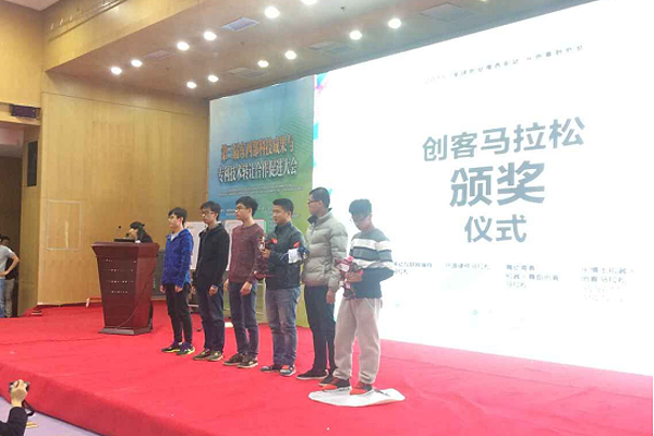 电子信息工程系：学子在机器人舞蹈创客马拉松大赛中获佳绩