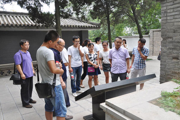 【机械工程学院】参观烈士陵园 感悟革命精神