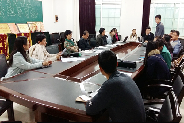 设计艺术学院：举行大学生创新创业中期检查会议