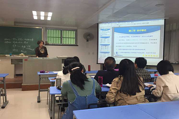 应用会计系：举行项目教学观摩课